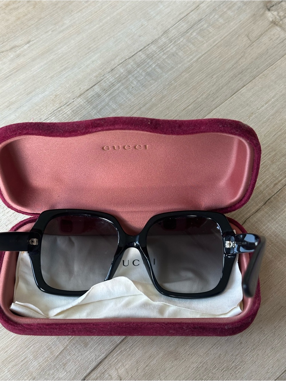 Gucci Women’s Black Oversized Square Sunglasses with Gradient Lenses - Picture 7 of 7